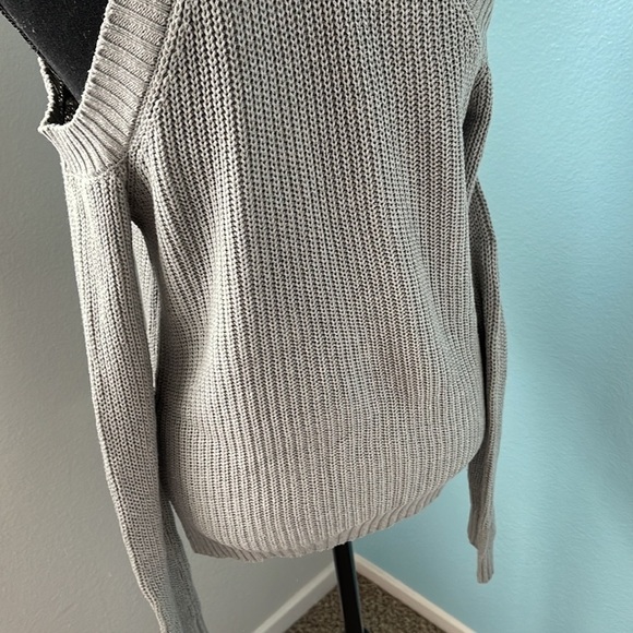Cute turtle neck sweater - Picture 6 of 6